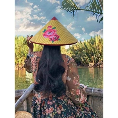 Nón nhựa lót bạc Nón lá nhựa Việt Nam siêu nhẹ, giá chỉ 40.000đ 3