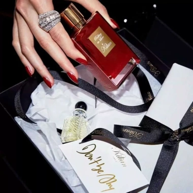 Nước hoa Kilan Đỏ Unisex Rolling in Love 10ml - Hương sang trọng, quyến rũ, thơm 24h, giảm giá 20% 119k 3