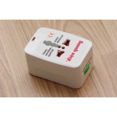 Ổ cắm du lịch đa năng quốc tế Điện Quang: 4 cổng, bảo quá tải, giá 59.999₫