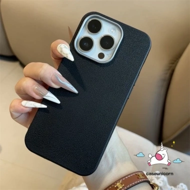 Ốp điện thoại iPhone đỏ sang trọng, da cảm giác và khung kim loại, tương thích iPhone 12-17 Pro Max, giảm còn 13.000₫ 6