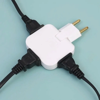Phích cắm AC 3 trong 1 xoay 180 độ ABS điều chỉnh zipcart - Giá 17.500 VND