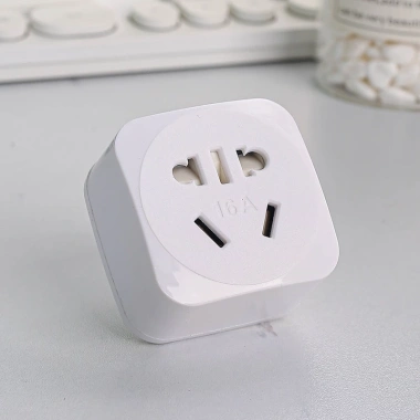 Phích Cắm Chuyển Đổi 3 Chân Chéo 16A sang 10A, 4.000W, Giá 45.000 3 Phích Cắm Chuyển Đổi 3 Chân Chéo 16A sang 10A, 4.000W, Giá 45.000 3