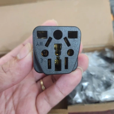 Phích cắm chuyển đổi đa dạng: 3 chân sang 2 chân dẹt, tròn sang dẹt 10A 220V - Giá chỉ 19.000 VND 3