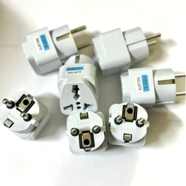 Phích cắm điện chuyển đổi 3 chấu sang 2 chấu đa năng 220V - Giá 8.000đ