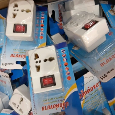 Phích Cắm Đổi 3 Chân Sang 2 Chân WD9 - Ổ Cắm Du Lịch An Toàn, Chịu Nhiệt 220V