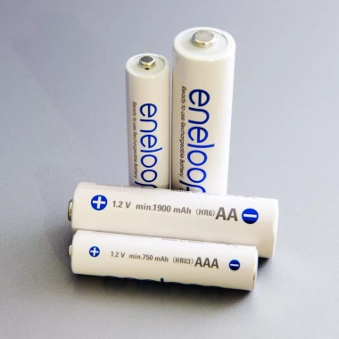 Pin sạc Panasonic Eneloop AA 2.000mAh/800mAh Vỉ 4 viên – Dung lượng cao, giá 299.000₫ 6