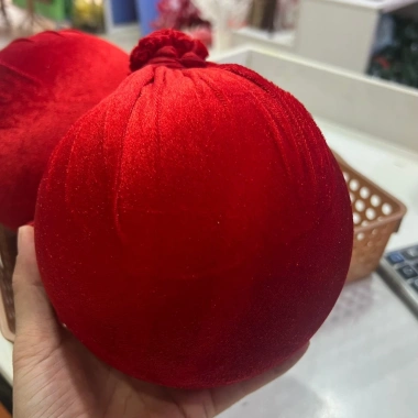 Quả châu đỏ nhung đa kích cỡ - Trang trí cây thông Noel, giá chỉ 19.000đ