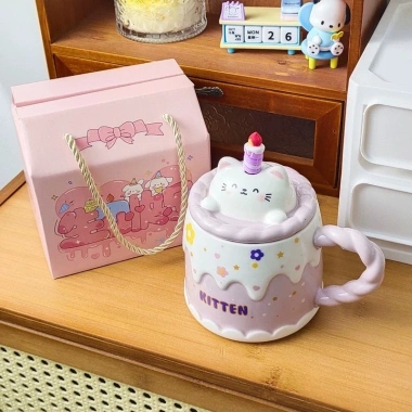 Quà sinh nhật ý nghĩa: cốc sứ bánh dễ thương kèm nắp và khuấy inox, giảm 20%