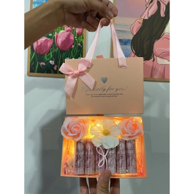 Quà Valentine: Hộp hoa hồng sáp LED, thiệp & đựng tiền - Dành cho thầy cô, bạn gái, 20/11 - 29.000₫
