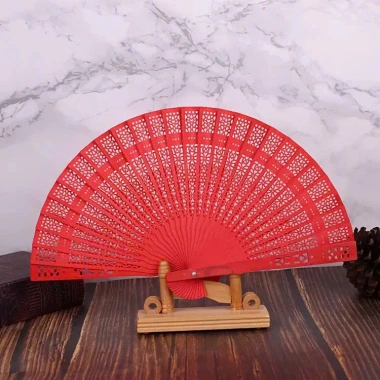 Quạt Gỗ Mộc Đỏ Trang Trí Tết - Quạt Cầm Tay Áo Dài Giá 18.000 VND Giảm Giá