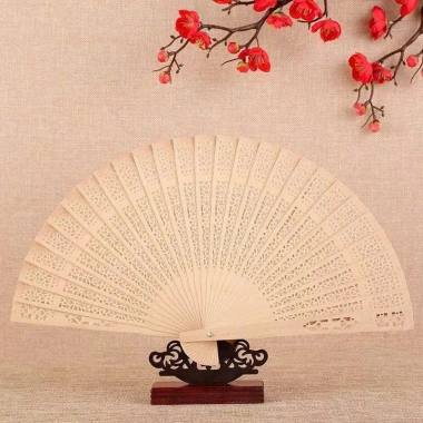 Quạt Gỗ Mộc Đỏ Trang Trí Tết - Quạt Cầm Tay Áo Dài Giá 18.000 VND Giảm Giá