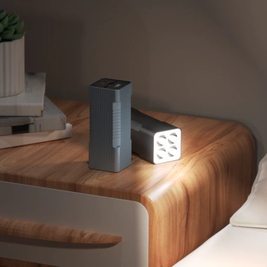 Sạc dự phòng 20W Hoco Q15 10.000mAh kèm đèn pin 4 LED – Giá chỉ 399.000đ