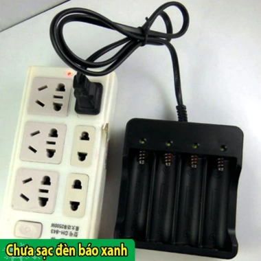Sạc pin 18.650 4 pin 3.7-4.2V, đèn báo đầy tự ngắt, 4 cổng tự động, 29.000đ