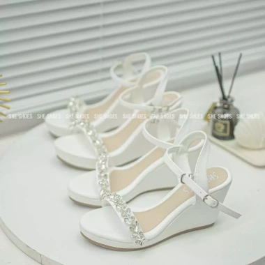 Sandal Đế Xuồng Nhẹ êm Cao 7P/9P Tôn Dáng Đính Đá Lấp Lánh Giá 399k