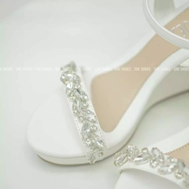 Sandal Đế Xuồng Nhẹ êm Cao 7P/9P Tôn Dáng Đính Đá Lấp Lánh Giá 399k