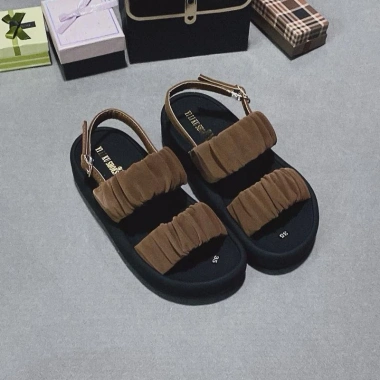 Sandal nữ 2 quai nhúng xếp ly cao 2cm, da mềm nhẹ, trẻ trung - Giảm còn 165.000 VND