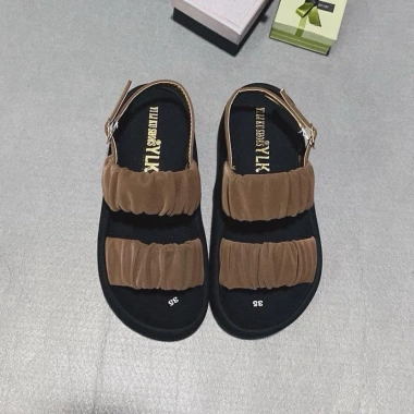 Sandal nữ 2 quai nhúng xếp ly cao 2cm, da mềm nhẹ, trẻ trung - Giảm còn 165.000 VND 7 Sandal nữ 2 quai nhúng xếp ly cao 2cm, da mềm nhẹ, trẻ trung - Giảm còn 165.000 VND 7
