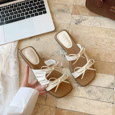 Sandal Nữ 3 Phân Đế Thấp Trắng Bạc – Dép Đi Biển Giá Ưu Đãi 280k