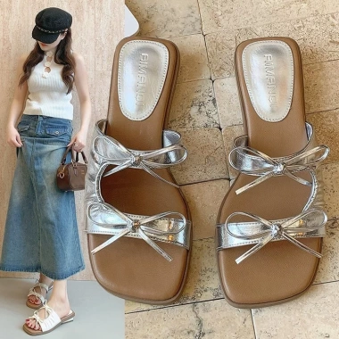 Sandal Nữ 3 Phân Đế Thấp Trắng Bạc – Dép Đi Biển Giá Ưu Đãi 280k