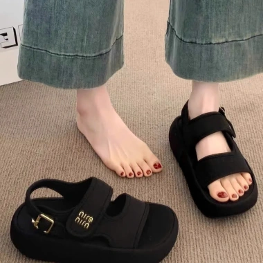 Sandal nữ bèo nhún DOZIMAX quai da mềm, đế 4cm, dễ làm sạch, giá 149.000 VND - Đi học, đi chơi 8 Sandal nữ bèo nhún DOZIMAX quai da mềm, đế 4cm, dễ làm sạch, giá 149.000 VND - Đi học, đi chơi 8