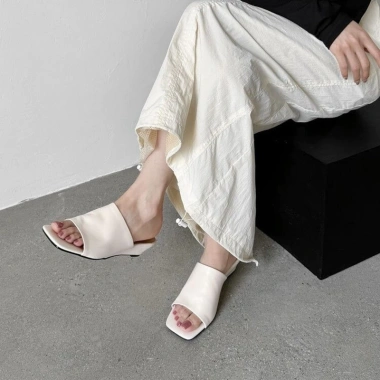 Sandal Nữ Đế Dày 2.09tr - Thoải Mái, Chống Trượt, Phù Hợp Học Sinh Du Lịch Biển