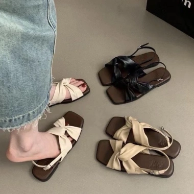Sandal nữ mũi vuông quai xoắn kiểu Pháp 2.025, đế bằng chất cao A2 - Giá 103.500đ
