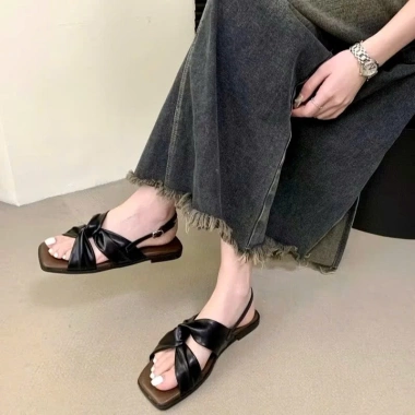 Sandal nữ mũi vuông quai xoắn kiểu Pháp 2.025, đế bằng chất cao A2 - Giá 103.500đ