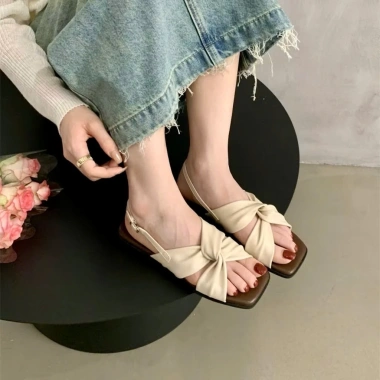 Sandal nữ mũi vuông quai xoắn kiểu Pháp 2.025, đế bằng chất cao A2 - Giá 103.500đ