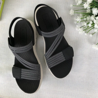 Sandal nữ thể thao siêu nhẹ, quai dán tiện lợi - Đẹp học, chơi, làm 2.024