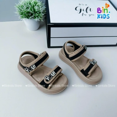Sandal quai hậu bé gái họa tiết cao cấp size 27-37 đế mềm thoáng mát đi chơi B19 B11+ 8 Sandal quai hậu bé gái họa tiết cao cấp size 27-37 đế mềm thoáng mát đi chơi B19 B11+ 8