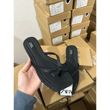 Sandal xỏ ngón mũi vuông nơ satin, đế bệt 1cm phong cách đơn giản, đi biển mùa hè - Giá 249.000đ Fullbox 9 Sandal xỏ ngón mũi vuông nơ satin, đế bệt 1cm phong cách đơn giản, đi biển mùa hè - Giá 249.000đ Fullbox 9