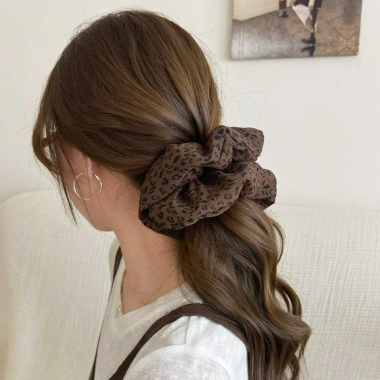 Scrunchies Da Báo Xếp Ly Thanh Lịch - Phụ Kiện Tóc Nữ Giá 32.615 VNĐ