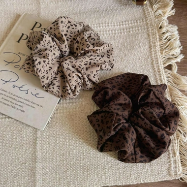 Scrunchies Da Báo Xếp Ly Thanh Lịch - Phụ Kiện Tóc Nữ Giá 32.615 VNĐ