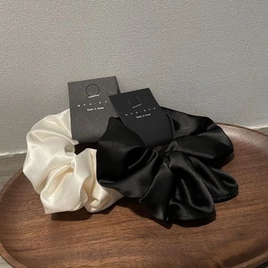 Scrunchies lụa satin cao cấp - Buộc tóc mềm mại, giảm giá 22% chỉ 25.500₫