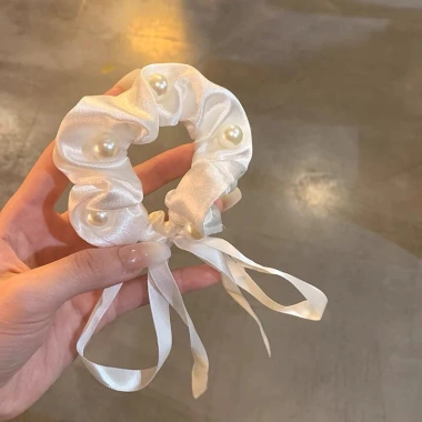 Scrunchies lụa thắt nơ tiểu thư bé gái – Đính hạt trai nhân tạo, xinh xắn, giá 21.340đ