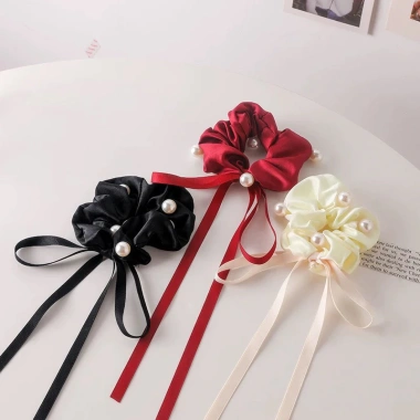 Scrunchies lụa thắt nơ tiểu thư bé gái – Đính hạt trai nhân tạo, xinh xắn, giá 21.340đ 4 Scrunchies lụa thắt nơ tiểu thư bé gái – Đính hạt trai nhân tạo, xinh xắn, giá 21.340đ 4