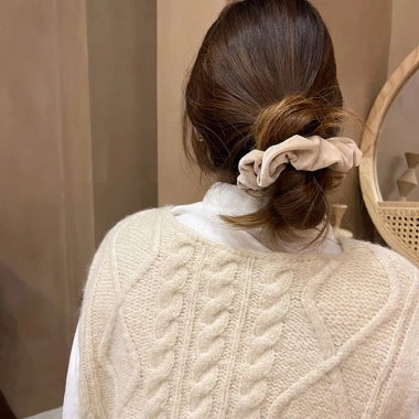 Scrunchies nhung dày bản to chun buộc tóc giá ưu đãi 15.500 VND phong cách và độ bền