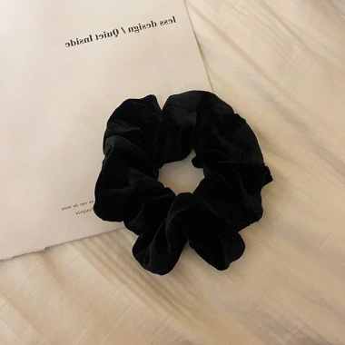 Scrunchies nhung dày bản to chun buộc tóc giá ưu đãi 15.500 VND phong cách và độ bền 7 Scrunchies nhung dày bản to chun buộc tóc giá ưu đãi 15.500 VND phong cách và độ bền 7