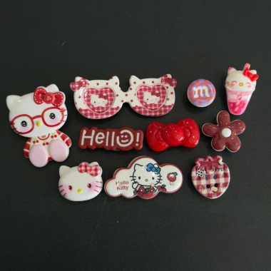 Set 10 Charm Hello Kitty Đeo Kính Caro Đỏ Phụ Kiện Trang Trí Dép M80 Giá 40.000₫