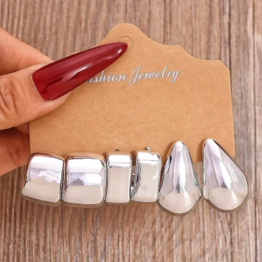 Set 3-9 đôi khuyên tai mạ bạc vàng - Sang trọng, cá tính, giảm còn 35.600đ 5 Set 3-9 đôi khuyên tai mạ bạc vàng - Sang trọng, cá tính, giảm còn 35.600đ 5