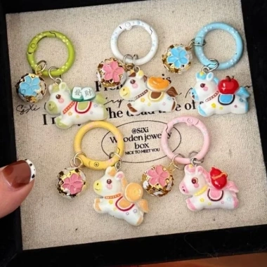 Set 5 túi mù móc khóa charm Ngọ Tết 2.026 - Nhiều màu đẹp, chỉ 20.000 VND