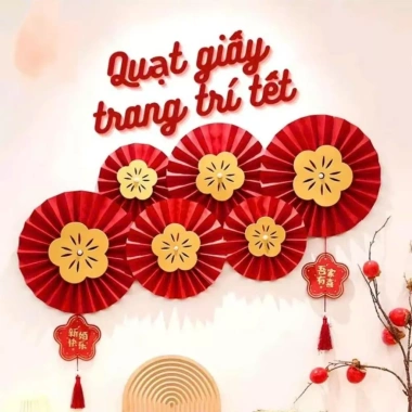 Set 6 Quạt Giấy Đỏ tròn trang trí Tết - Keo dán sẵn, giá chỉ 19.900 VND 4 Set 6 Quạt Giấy Đỏ tròn trang trí Tết - Keo dán sẵn, giá chỉ 19.900 VND 4