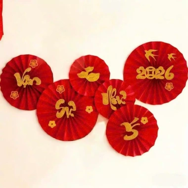 Set 6 Quạt Giấy Đỏ tròn trang trí Tết - Keo dán sẵn, giá chỉ 19.900 VND 5 Set 6 Quạt Giấy Đỏ tròn trang trí Tết - Keo dán sẵn, giá chỉ 19.900 VND 5