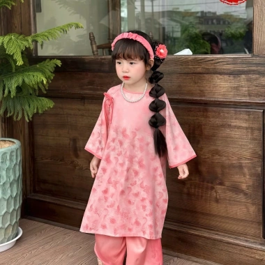 Sét Áo Dài Mẹ & Bé Gái Lụa Gấm Hai Da Cao Cấp – Dịu Êm, Sang Trọng, Tết 2.026