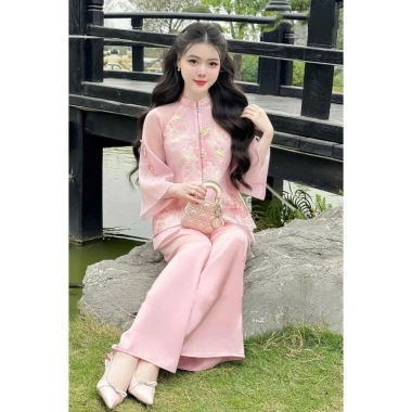 Set bộ gấm hoa nổi thời trang nữ - áo 2 tầng tay lỡ, quần ống suông dài, cúc ngọc, chùa, chơi, cổ tàu - 190.000₫ 2 Set bộ gấm hoa nổi thời trang nữ - áo 2 tầng tay lỡ, quần ống suông dài, cúc ngọc, chùa, chơi, cổ tàu - 190.000₫ 2