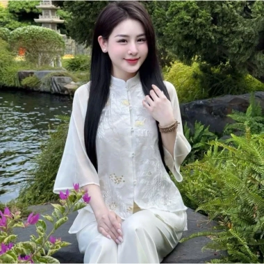 Set bộ gấm hoa nổi thời trang nữ - áo 2 tầng tay lỡ, quần ống suông dài, cúc ngọc, chùa, chơi, cổ tàu - 190.000₫ 4 Set bộ gấm hoa nổi thời trang nữ - áo 2 tầng tay lỡ, quần ống suông dài, cúc ngọc, chùa, chơi, cổ tàu - 190.000₫ 4