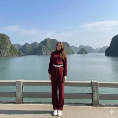 Set bộ nỉ đỏ cổ cao đính cúc + quần dài – Outfit Tết sang xịn, giảm giá 300.000₫