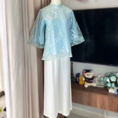 Set cách tân áo ren cổ tàu + quần suông trắng - Thiết kế lễ Tết, giá chỉ 249k 5 Set cách tân áo ren cổ tàu + quần suông trắng - Thiết kế lễ Tết, giá chỉ 249k 5