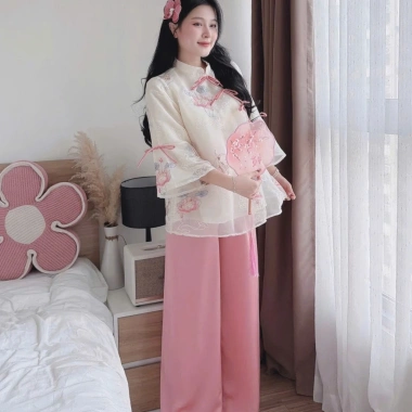 Set cách tân tay lỡ áo ren thêu đính nơ, quần lụa suông - Lễ Tết ưu đãi