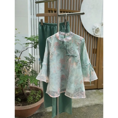 Set cách tân xanh áo cổ tàu đính nơ thêu hoa quần lụa giá 389.000đ lễ Tết